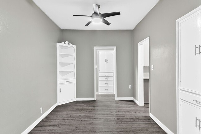 Photo - 2010 Pine Ave Unidad 04