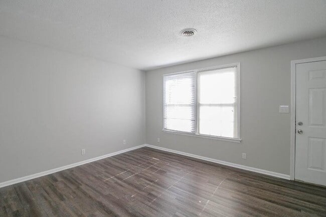 Photo - 810-C Golfview Pl