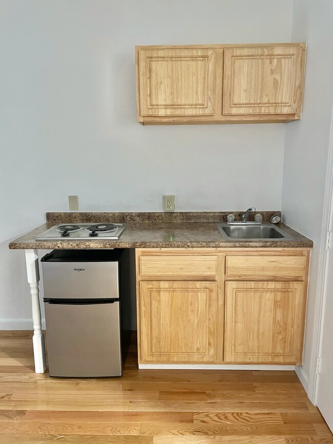 Building Photo - 854 Beacon St Rental