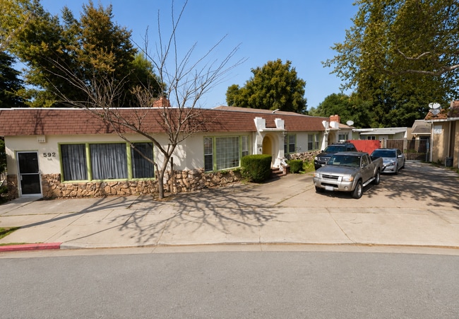 Building Photo - 594 Victoria Ct Unit A