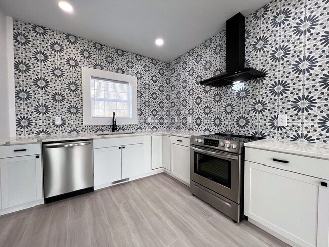 Photo - LOCATED IN HISTORIC PARKRIDGE!!