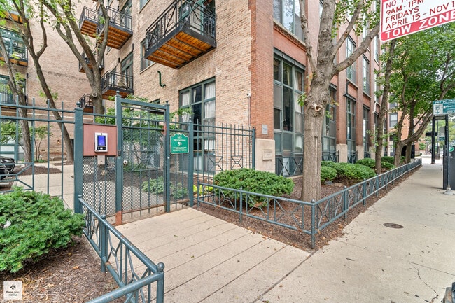 Photo - 701 W Jackson Blvd Unit 302B