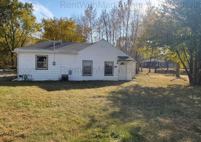 Building Photo - For Rent- Beautiful home in Evansdale! Pets Ok!