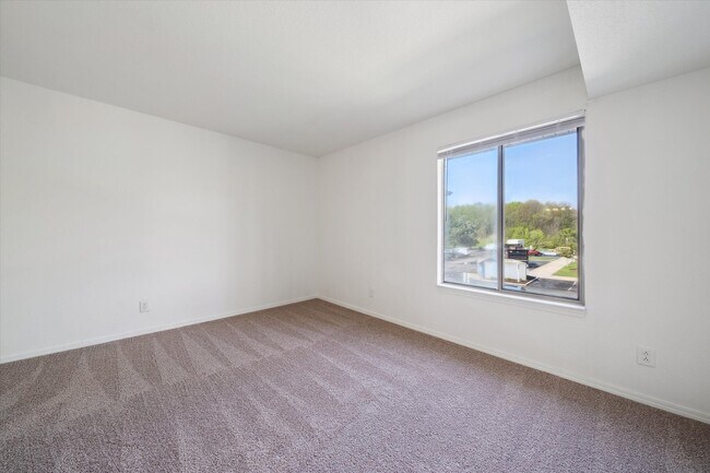 One Bedroom - 1 Bed / 1 Bath - 699 Sq.Ft.