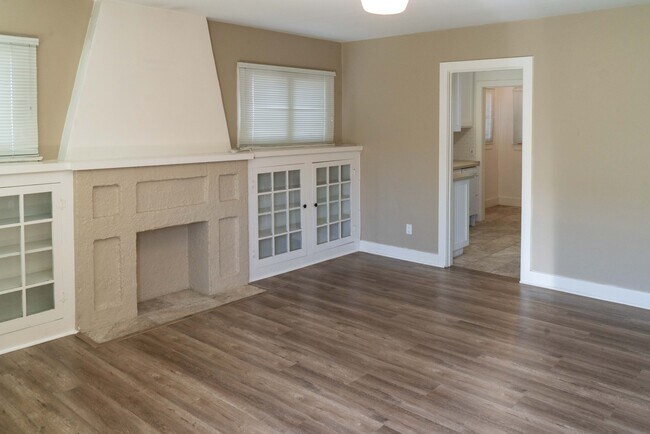 Photo - 211 N West St Unit 3