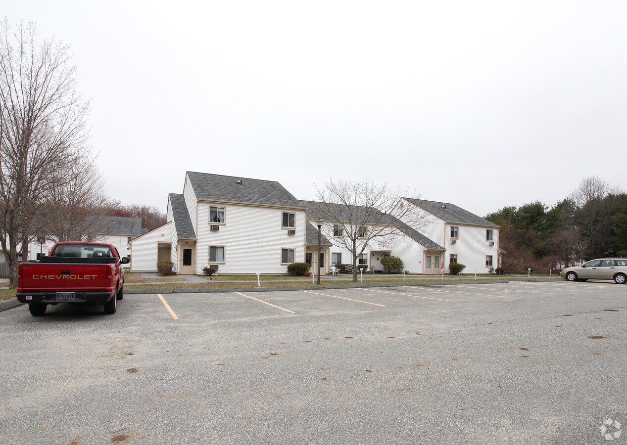 Salem Village - Salem Village Apartments