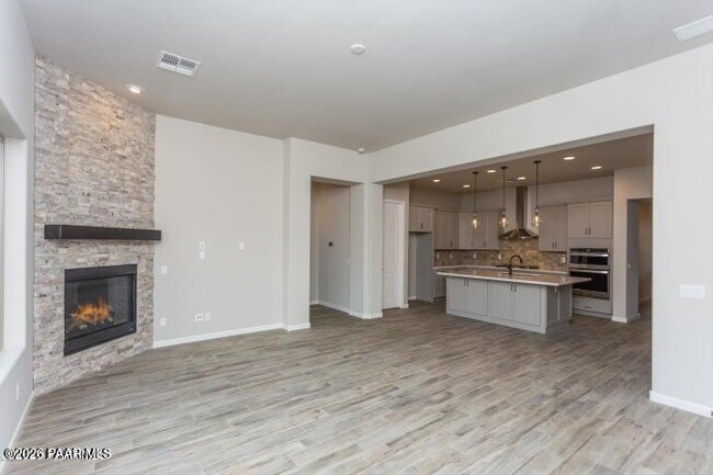 Photo - 488 Isabelle Ln