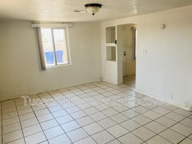Photo - 208 W Ventura St