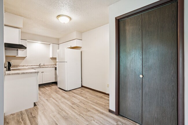 Lincoln Manor Apartments