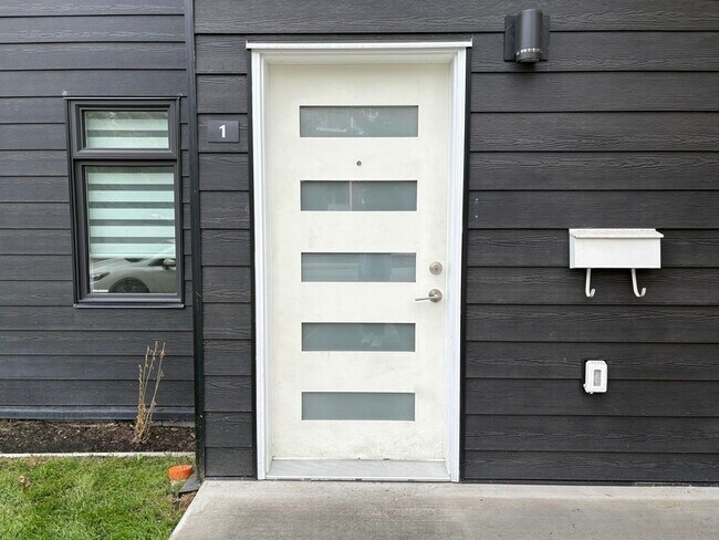 320 Mills Rd Unit 1
