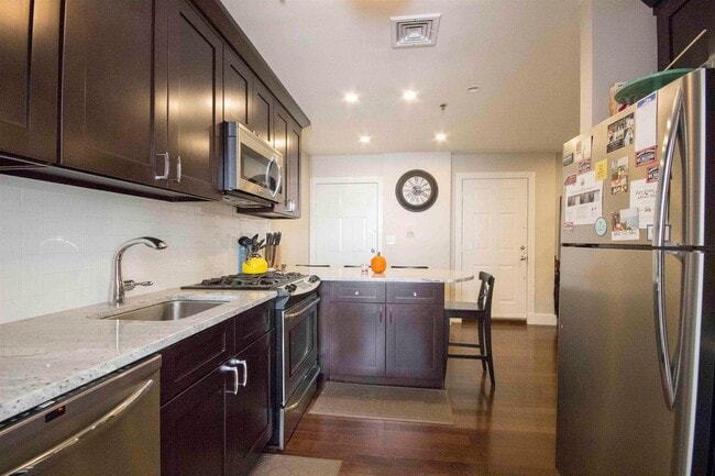 Photo - 409 Adams St Unidad 2