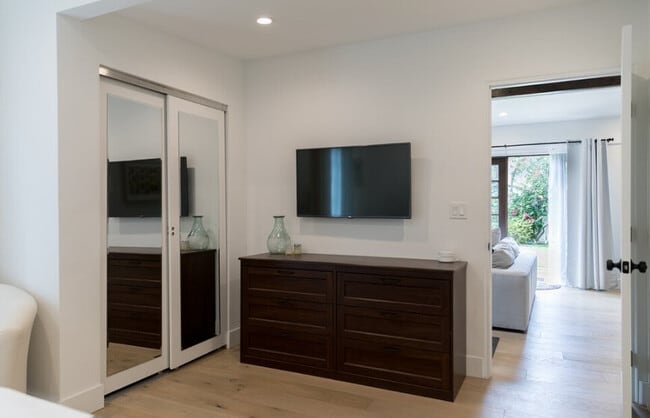 Photo - 342 N Fuller Ave