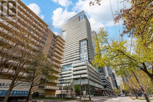 Photo - 185 Roehampton Ave Unit 910