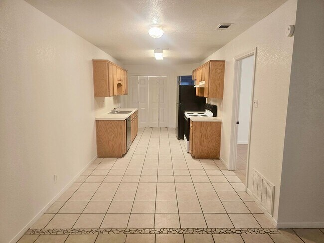 Photo - 1602 Van Zanten Dr Unit B