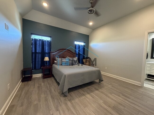 Photo - 492 Cliff Bullock Dr