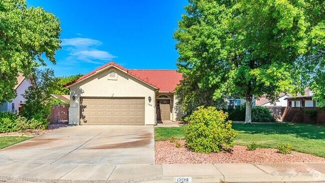 Building Photo - Great Find in Royal Oaks! Rental