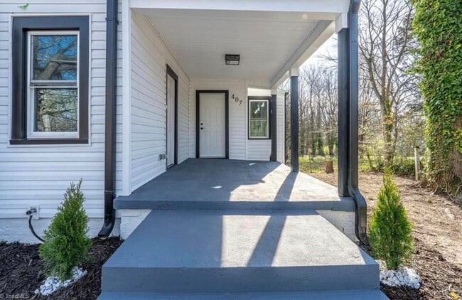 Photo - 407 Cox Ave