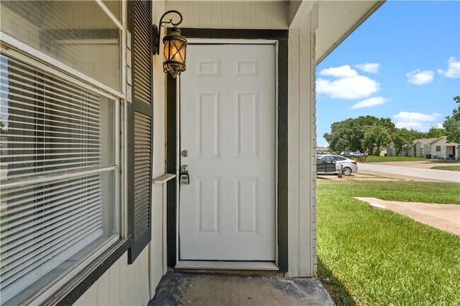 Photo - 1419 Hillside Dr