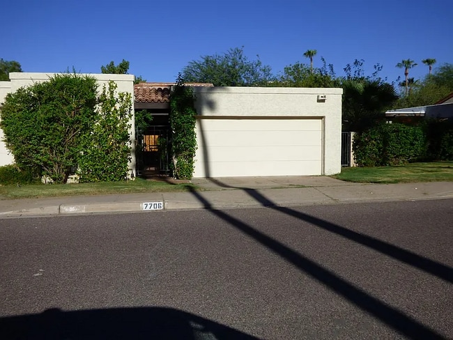 Building Photo - 7706 N Dreamy Draw Dr Rental
