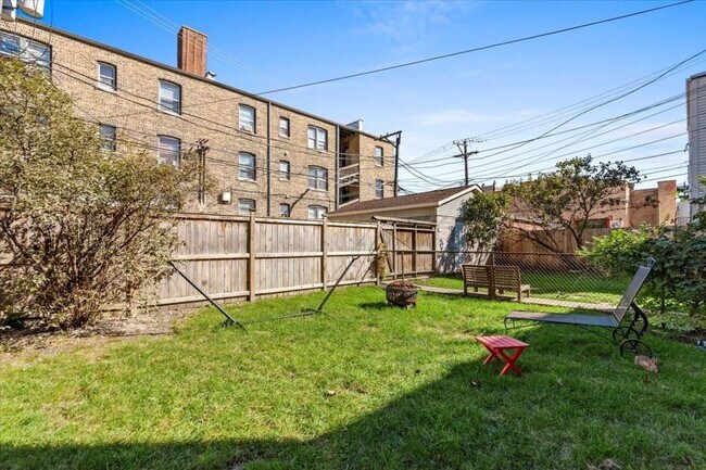 Building Photo - 2 bedroom in Chicago IL 60625 Unit 3 Rental