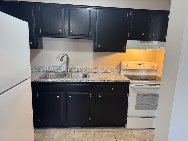 Photo - 9304 Aylesbury Dr Unit 1