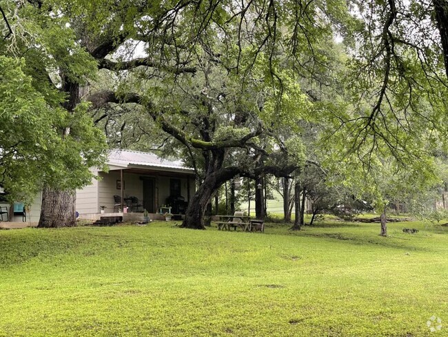 Building Photo - 601 Live Oak St Rental