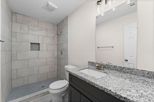 Photo - 1615 1/2 McKee St