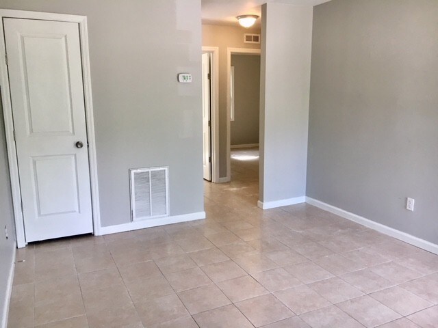 Photo - Creekside Commons Apartments