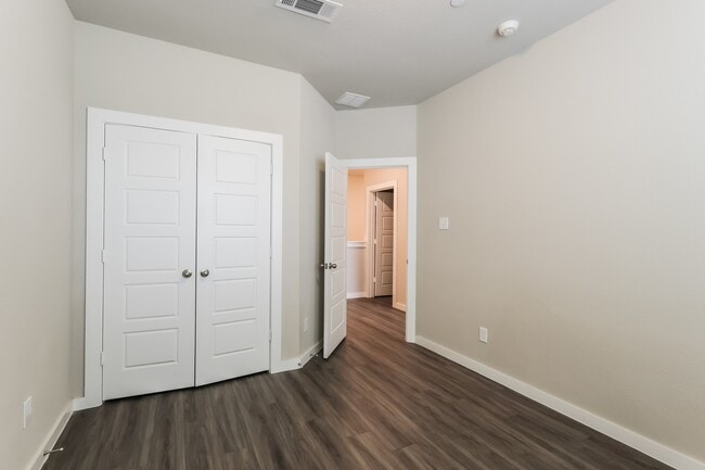 Building Photo - 18334 W Centro Cir