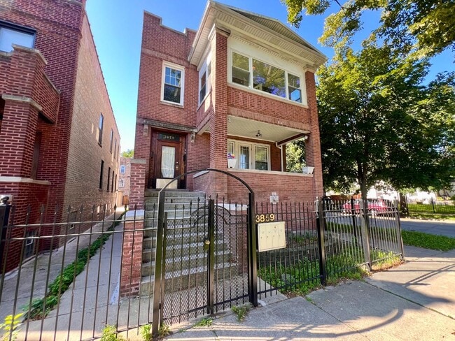 3859 W Wrightwood Ave