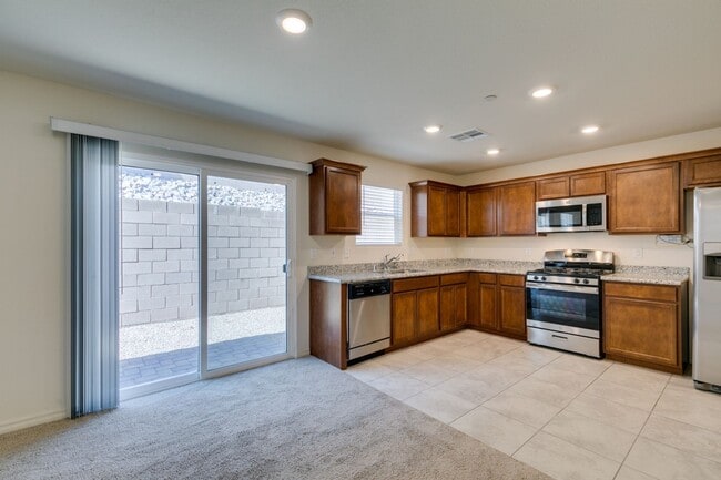 Building Photo - GORGEOUS TOWNHOME*UPGRADED*ALL APPLIANCES*...