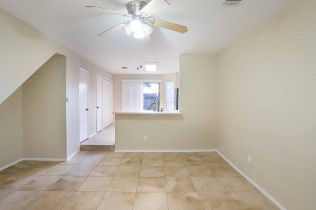 Photo - 1411 Gracy Farms Ln Unit Apt 76