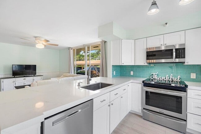 Photo - 123 Yacht Club Way