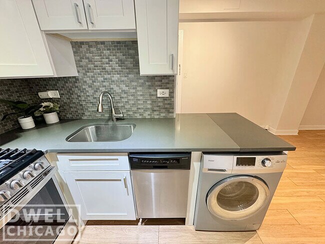 Photo - 501 W Belmont Ave Unit 1B