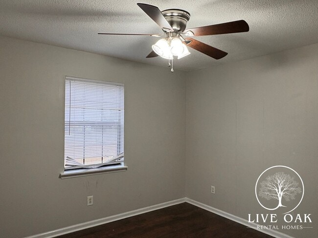 Photo - MOVE-IN SPECIAL: $500 OFF 1st MONTH'S RENT!**
