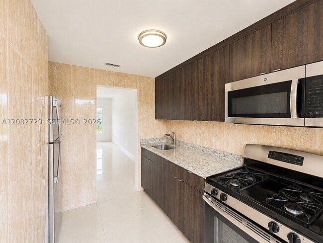 Photo - 1027 94th St Unit 7