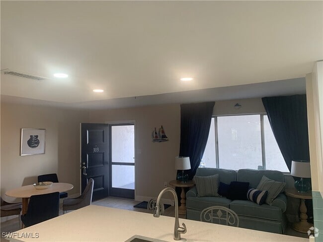 Building Photo - 4906 Victoria Dr Unit 303 Rental