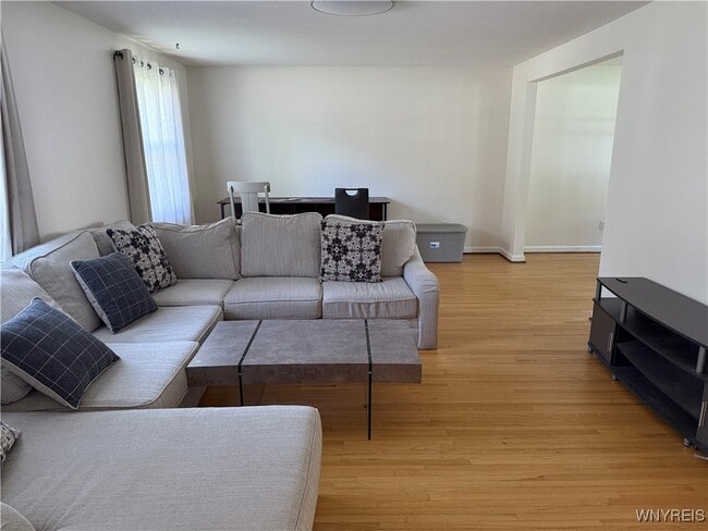 Photo - 59 Laurie Lea