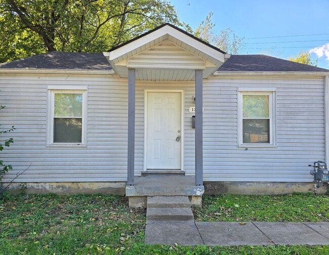 Building Photo - Two bedroom house in Churchill