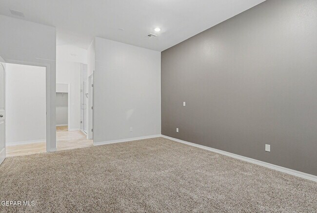 Photo - 940 Keenland Ave