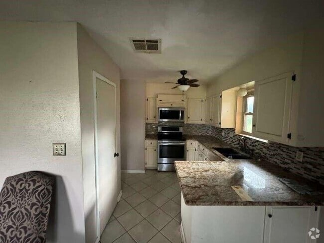 Building Photo - 718 Westbury St Rental