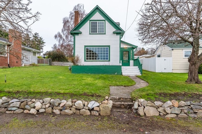 Building Photo - Pet Friendly 2 Bed, 1 Bath Home