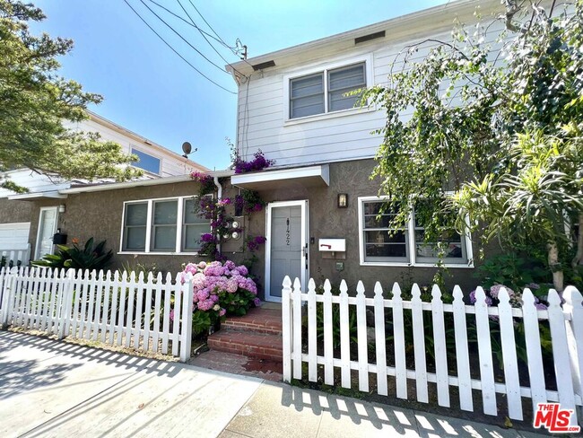 Photo - 422 Pacific St