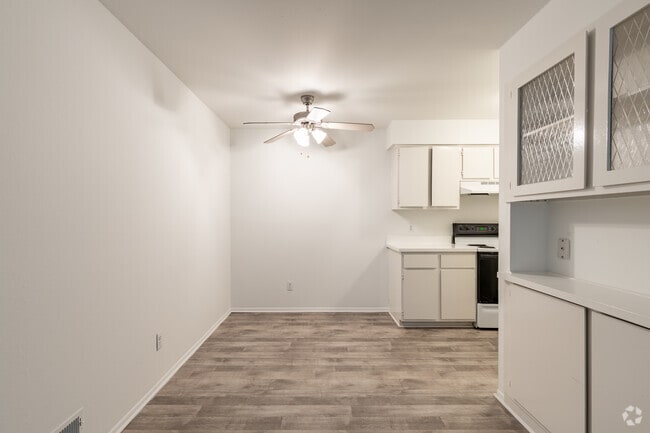 1BR, 1BA - Becket - 680SF