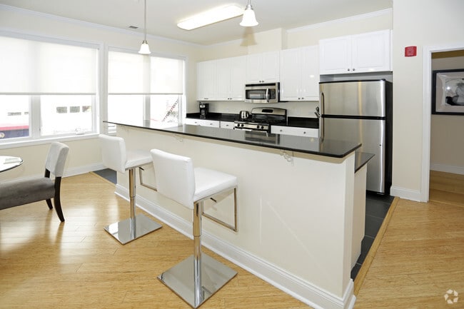 Interior Photo - The View At Edgewater Harbor