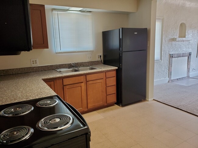 Photo - 1141 E Elm St Unit #1