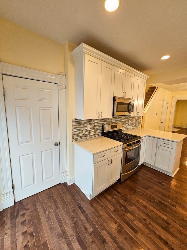 Photo - 389 W 4th Ave