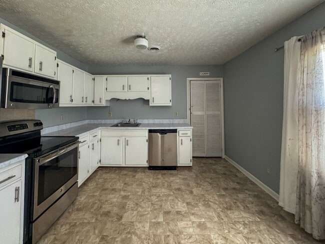 Photo - Cute 3 Bed 1.5 Bath Home with Fenced Yard