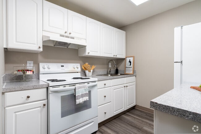 3BR, 1.5BA - 1200SF