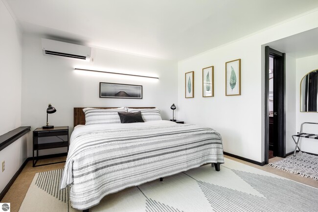 Photo - 5000 Town House Rd